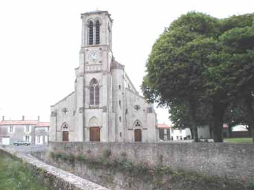 Lec cloches de l'Eglise de Chaillé-les-Marais vous appellent pour assister à la messe de 11h00